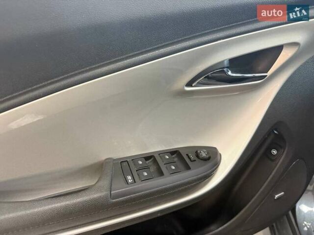 Серый Шевроле Вольт, объемом двигателя 1.4 л и пробегом 293 тыс. км за 10490 $, фото 19 на Automoto.ua