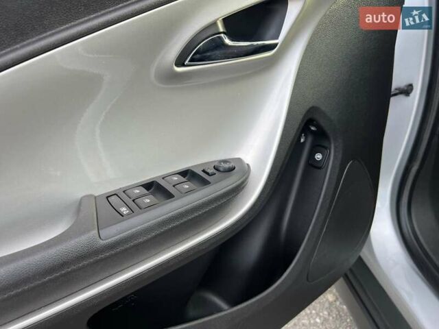 Сірий Шевроле Вольт, об'ємом двигуна 1.4 л та пробігом 142 тис. км за 10900 $, фото 17 на Automoto.ua