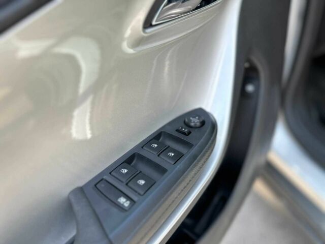 Серый Шевроле Вольт, объемом двигателя 1.4 л и пробегом 158 тыс. км за 12500 $, фото 13 на Automoto.ua