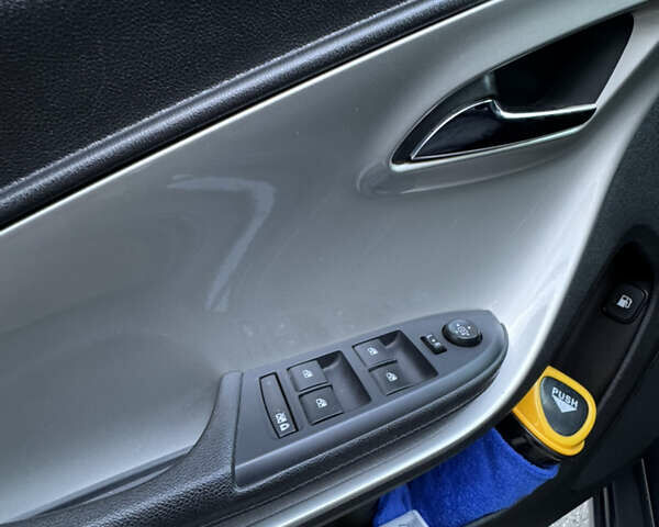 Серый Шевроле Вольт, объемом двигателя 1.4 л и пробегом 218 тыс. км за 9900 $, фото 9 на Automoto.ua