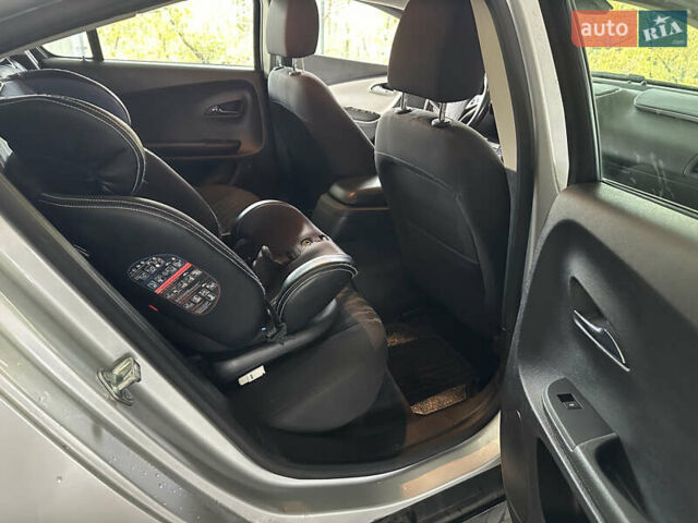 Серый Шевроле Вольт, объемом двигателя 1.4 л и пробегом 154 тыс. км за 11200 $, фото 18 на Automoto.ua