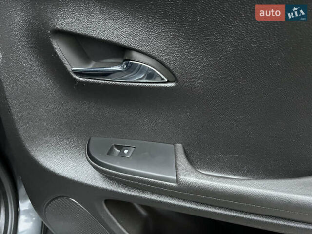 Серый Шевроле Вольт, объемом двигателя 1.4 л и пробегом 176 тыс. км за 12199 $, фото 27 на Automoto.ua