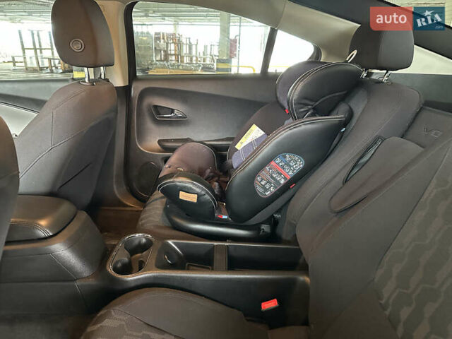 Серый Шевроле Вольт, объемом двигателя 1.4 л и пробегом 154 тыс. км за 11200 $, фото 16 на Automoto.ua