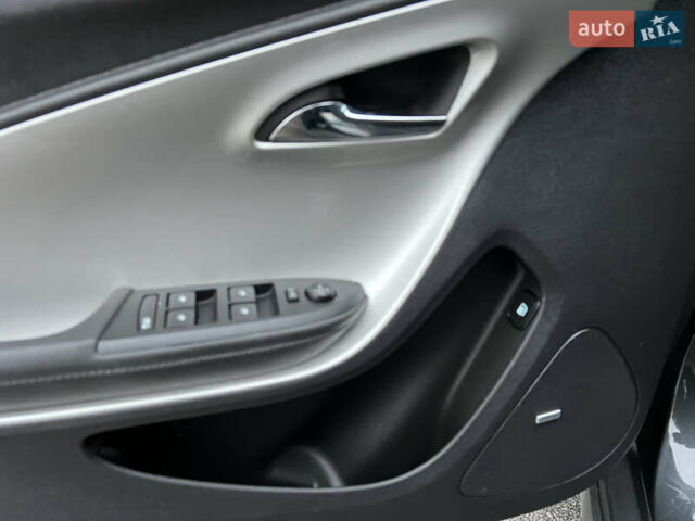 Серый Шевроле Вольт, объемом двигателя 1.4 л и пробегом 176 тыс. км за 12199 $, фото 12 на Automoto.ua