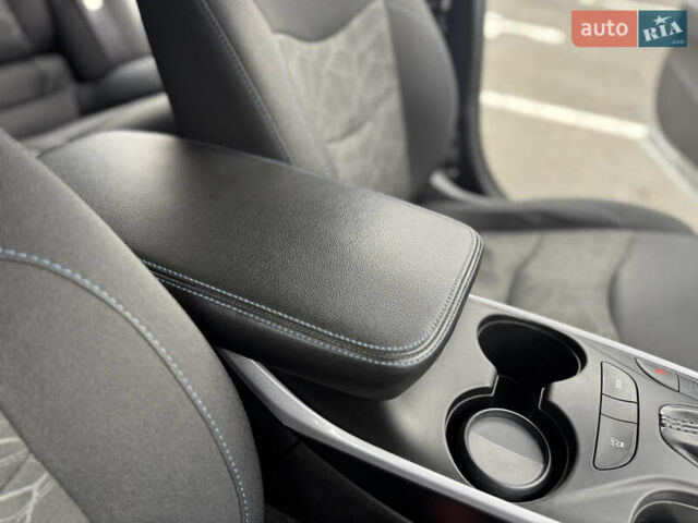 Серый Шевроле Вольт, объемом двигателя 1.49 л и пробегом 178 тыс. км за 14000 $, фото 26 на Automoto.ua