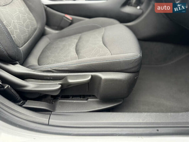 Серый Шевроле Вольт, объемом двигателя 1.49 л и пробегом 178 тыс. км за 14000 $, фото 24 на Automoto.ua