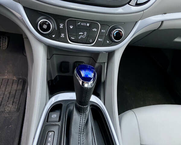 Серый Шевроле Вольт, объемом двигателя 1.49 л и пробегом 32 тыс. км за 20300 $, фото 22 на Automoto.ua