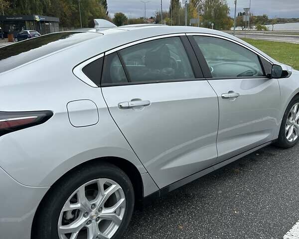 Серый Шевроле Вольт, объемом двигателя 1.49 л и пробегом 135 тыс. км за 17500 $, фото 4 на Automoto.ua