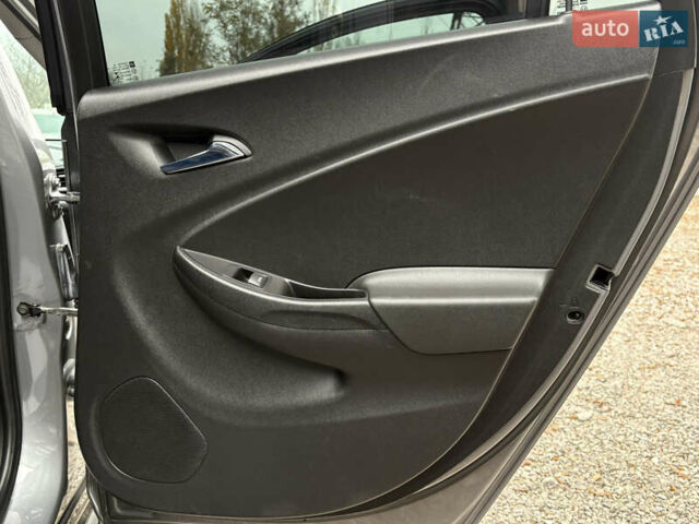 Серый Шевроле Вольт, объемом двигателя 1.5 л и пробегом 170 тыс. км за 13500 $, фото 17 на Automoto.ua