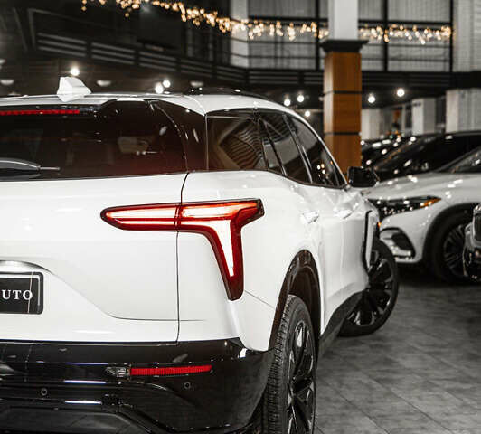 Белый Шевроле Blazer EV, объемом двигателя 0 л и пробегом 1 тыс. км за 35900 $, фото 26 на Automoto.ua