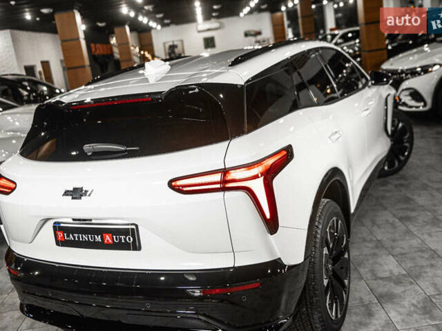 Белый Шевроле Blazer EV, объемом двигателя 0 л и пробегом 1 тыс. км за 35900 $, фото 16 на Automoto.ua