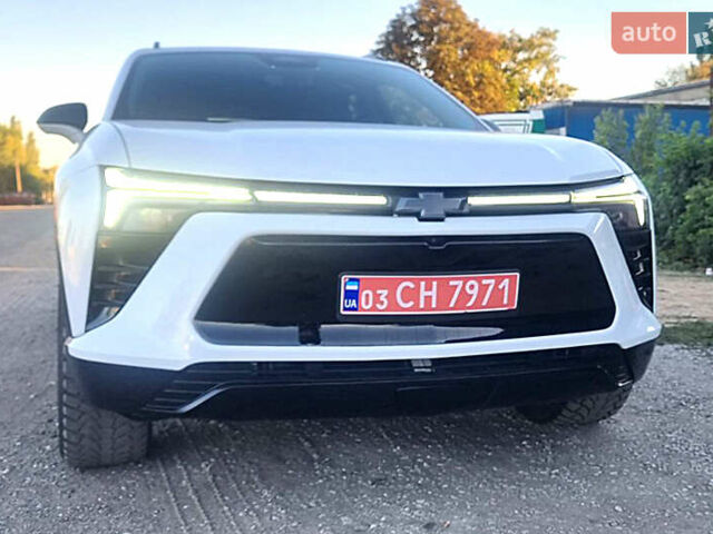 Белый Шевроле Blazer EV, объемом двигателя 0 л и пробегом 60 тыс. км за 32000 $, фото 1 на Automoto.ua