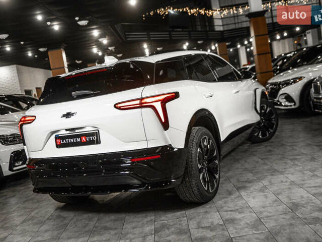 Белый Шевроле Blazer EV, объемом двигателя 0 л и пробегом 1 тыс. км за 35900 $, фото 24 на Automoto.ua