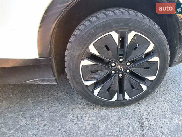 Белый Шевроле Blazer EV, объемом двигателя 0 л и пробегом 60 тыс. км за 32000 $, фото 3 на Automoto.ua