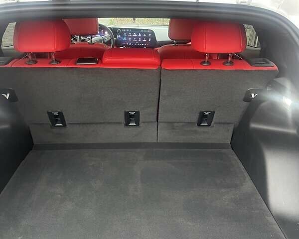 Белый Шевроле Blazer EV, объемом двигателя 0 л и пробегом 20 тыс. км за 34300 $, фото 9 на Automoto.ua