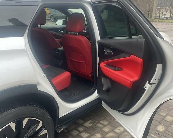 Белый Шевроле Blazer EV, объемом двигателя 0 л и пробегом 20 тыс. км за 34300 $, фото 11 на Automoto.ua