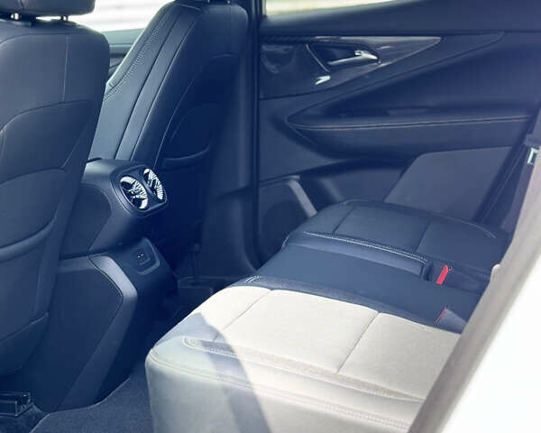 Белый Шевроле Blazer EV, объемом двигателя 0 л и пробегом 3 тыс. км за 32490 $, фото 17 на Automoto.ua