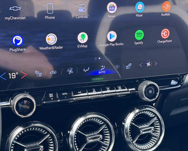 Белый Шевроле Blazer EV, объемом двигателя 0 л и пробегом 3 тыс. км за 32490 $, фото 19 на Automoto.ua