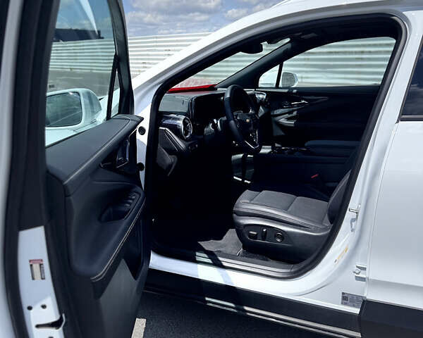 Белый Шевроле Blazer EV, объемом двигателя 0 л и пробегом 3 тыс. км за 32490 $, фото 11 на Automoto.ua