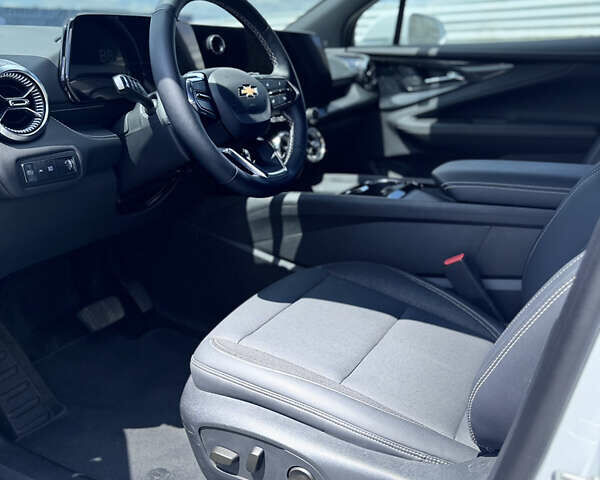 Белый Шевроле Blazer EV, объемом двигателя 0 л и пробегом 3 тыс. км за 32490 $, фото 12 на Automoto.ua