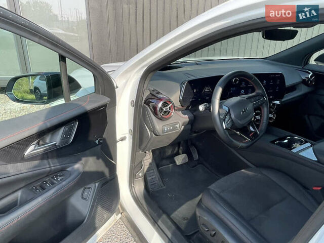 Білий Шевроле Blazer EV, об'ємом двигуна 0 л та пробігом 7 тис. км за 33200 $, фото 6 на Automoto.ua