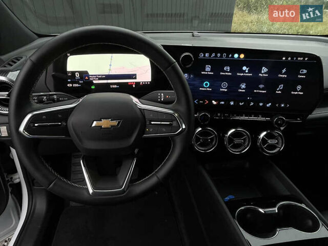 Белый Шевроле Blazer EV, объемом двигателя 0 л и пробегом 5 тыс. км за 31900 $, фото 7 на Automoto.ua