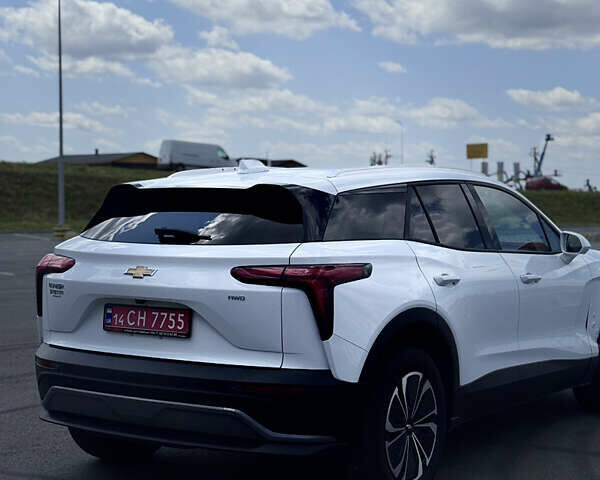 Белый Шевроле Blazer EV, объемом двигателя 0 л и пробегом 3 тыс. км за 32490 $, фото 5 на Automoto.ua