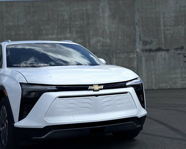 Белый Шевроле Blazer EV, объемом двигателя 0 л и пробегом 3 тыс. км за 32490 $, фото 2 на Automoto.ua