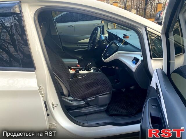 Белый Шевроле Bolt, объемом двигателя 0 л и пробегом 147 тыс. км за 12999 $, фото 11 на Automoto.ua