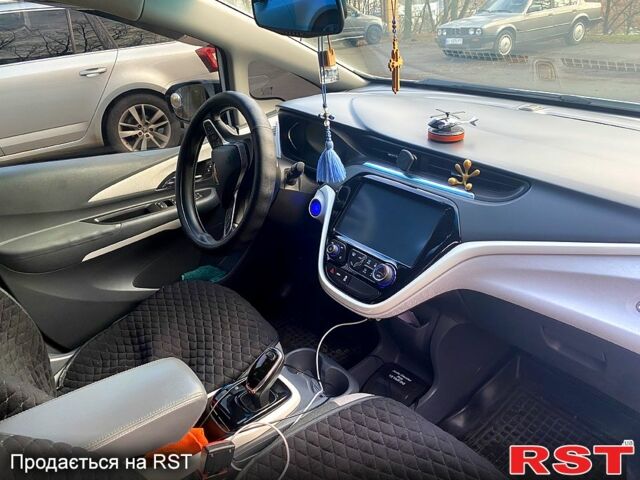 Белый Шевроле Bolt, объемом двигателя 0 л и пробегом 147 тыс. км за 12999 $, фото 12 на Automoto.ua