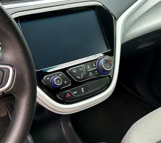 Белый Шевроле Bolt, объемом двигателя 0 л и пробегом 74 тыс. км за 18300 $, фото 5 на Automoto.ua