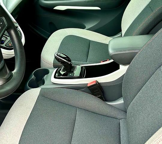 Белый Шевроле Bolt, объемом двигателя 0.15 л и пробегом 74 тыс. км за 18300 $, фото 2 на Automoto.ua