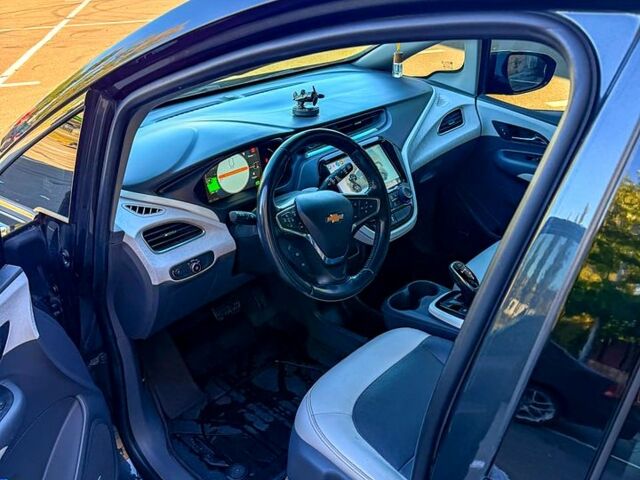 Серый Шевроле Bolt, объемом двигателя 0 л и пробегом 55 тыс. км за 18500 $, фото 5 на Automoto.ua