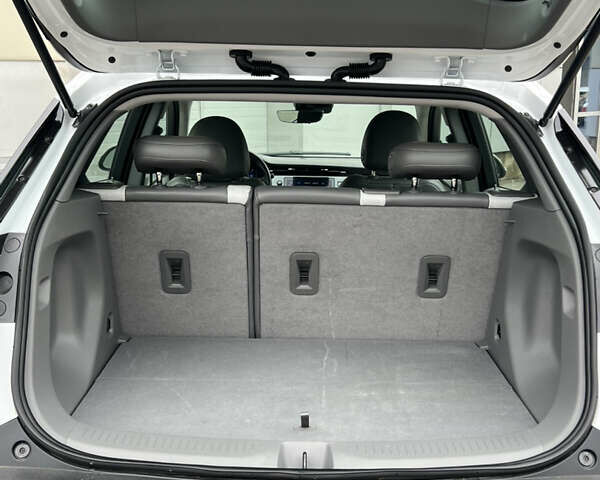 Белый Шевроле Bolt EUV, объемом двигателя 0 л и пробегом 11 тыс. км за 23500 $, фото 25 на Automoto.ua