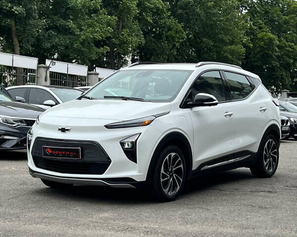 Белый Шевроле Bolt EUV, объемом двигателя 0 л и пробегом 11 тыс. км за 23500 $, фото 2 на Automoto.ua