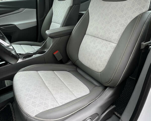 Белый Шевроле Bolt EUV, объемом двигателя 0 л и пробегом 11 тыс. км за 23500 $, фото 18 на Automoto.ua