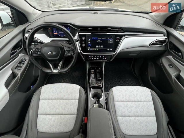 Белый Шевроле Bolt EUV, объемом двигателя 0 л и пробегом 11 тыс. км за 22500 $, фото 27 на Automoto.ua