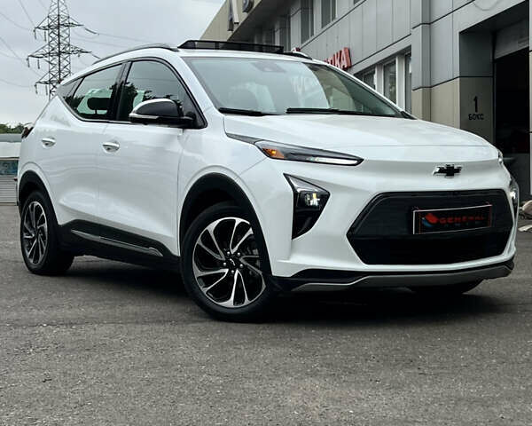 Белый Шевроле Bolt EUV, объемом двигателя 0 л и пробегом 11 тыс. км за 23500 $, фото 48 на Automoto.ua