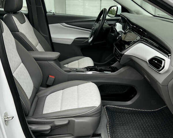 Белый Шевроле Bolt EUV, объемом двигателя 0 л и пробегом 11 тыс. км за 23500 $, фото 30 на Automoto.ua