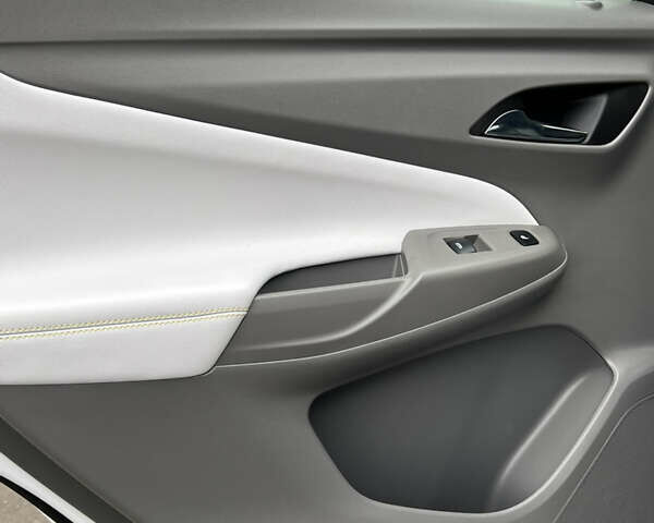 Белый Шевроле Bolt EUV, объемом двигателя 0 л и пробегом 11 тыс. км за 23500 $, фото 24 на Automoto.ua