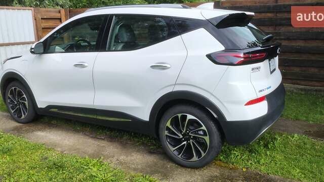 Белый Шевроле Bolt EUV, объемом двигателя 0 л и пробегом 51 тыс. км за 20400 $, фото 3 на Automoto.ua