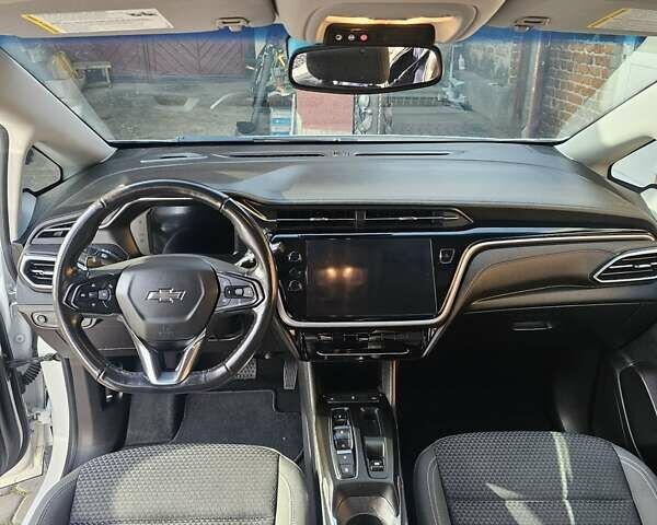 Белый Шевроле Bolt EUV, объемом двигателя 0 л и пробегом 86 тыс. км за 15950 $, фото 18 на Automoto.ua