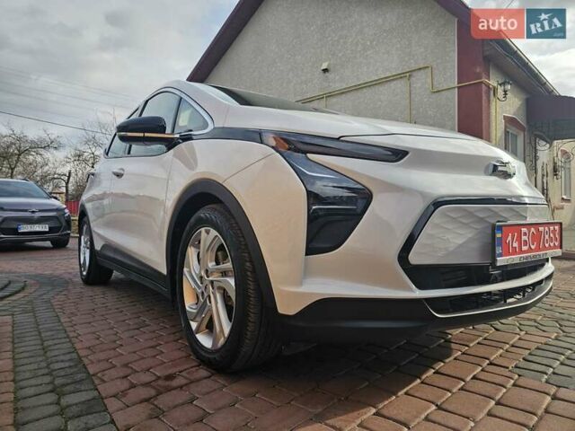 Белый Шевроле Bolt EUV, объемом двигателя 0 л и пробегом 86 тыс. км за 15950 $, фото 3 на Automoto.ua