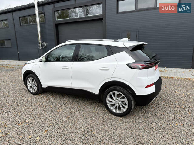 Белый Шевроле Bolt EUV, объемом двигателя 0 л и пробегом 118 тыс. км за 17799 $, фото 4 на Automoto.ua