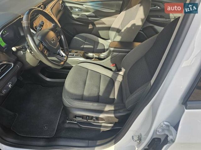 Белый Шевроле Bolt EUV, объемом двигателя 0 л и пробегом 86 тыс. км за 15950 $, фото 23 на Automoto.ua