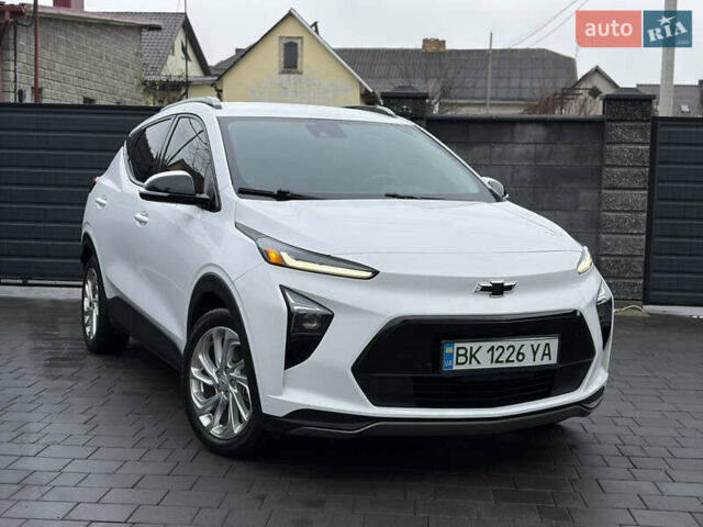Белый Шевроле Bolt EUV, объемом двигателя 0 л и пробегом 37 тыс. км за 18499 $, фото 4 на Automoto.ua