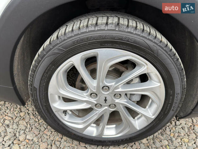 Белый Шевроле Bolt EUV, объемом двигателя 0 л и пробегом 118 тыс. км за 17799 $, фото 21 на Automoto.ua