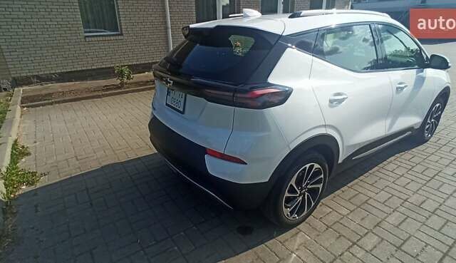 Белый Шевроле Bolt EUV, объемом двигателя 0 л и пробегом 55 тыс. км за 21500 $, фото 7 на Automoto.ua