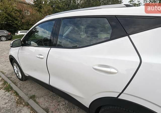 Белый Шевроле Bolt EUV, объемом двигателя 0 л и пробегом 45 тыс. км за 23000 $, фото 2 на Automoto.ua
