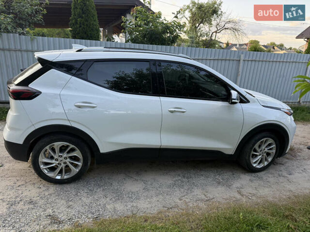 Белый Шевроле Bolt EUV, объемом двигателя 0 л и пробегом 63 тыс. км за 19300 $, фото 7 на Automoto.ua